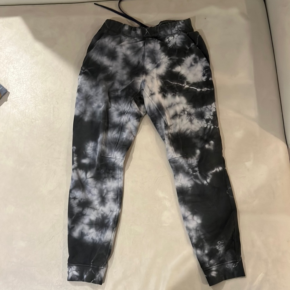 LULULEMON SWEATPANTS